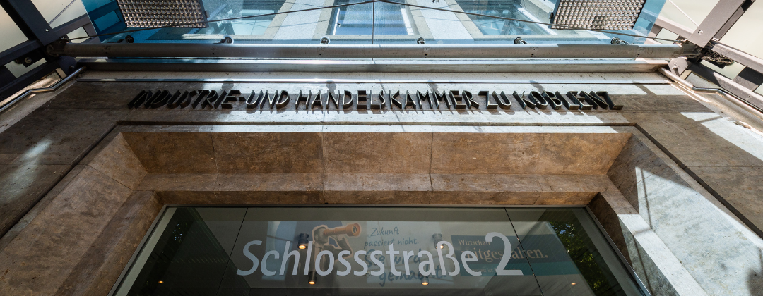 Eingang der IHK Koblenz