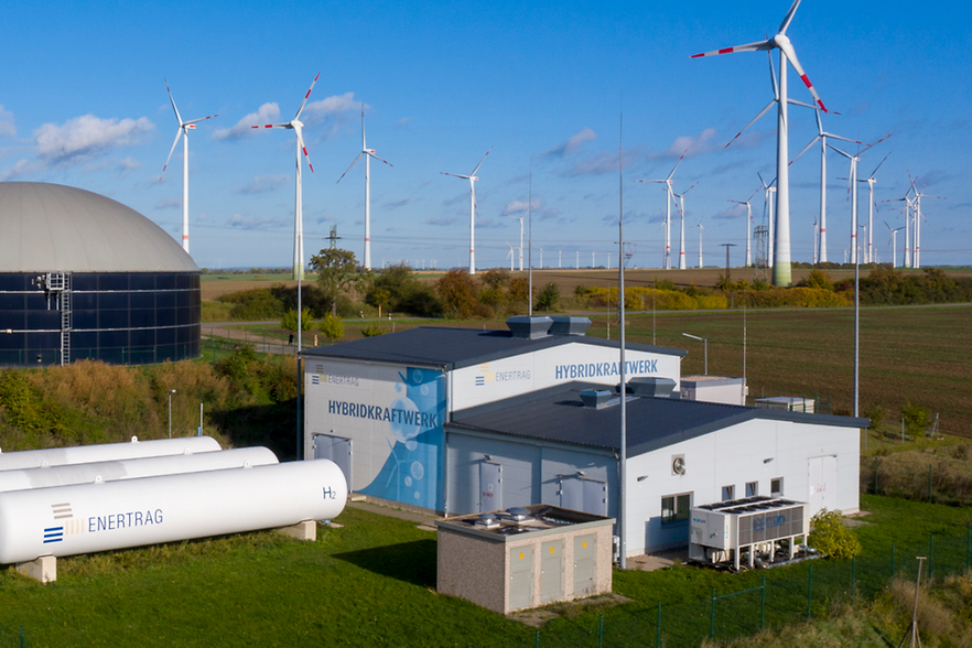 Vogelperspektive auf das Hybridkraftwerk von Enertrag bei Prenzlau