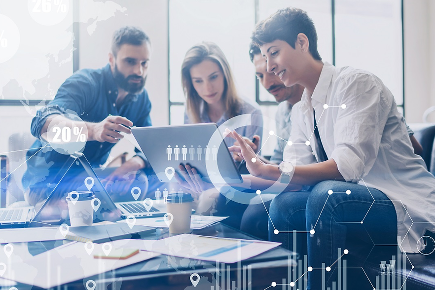Digitalisierung trifft Fachkräftesicherung: IHK-Umfrage zum Fachkräftereport 2025 Menschen