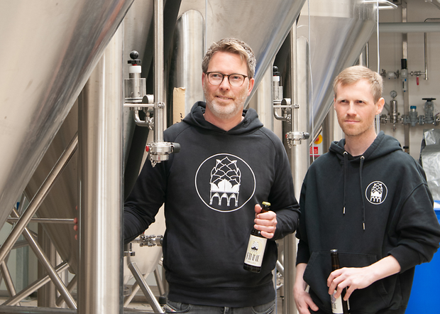 Im Herzen der neuen Hafenbrauerei: Florian Böckermann, Gründer der FINNE (l.) und Alexander de Ahsbahs, Geschäftsführer.
Böckermann und de Ahsbahs